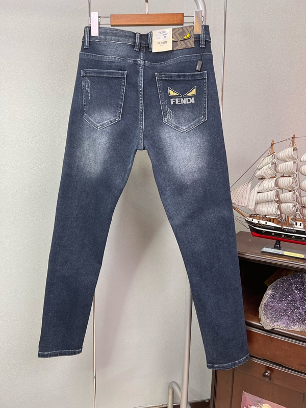 ブランドジーンズ背面デザイン